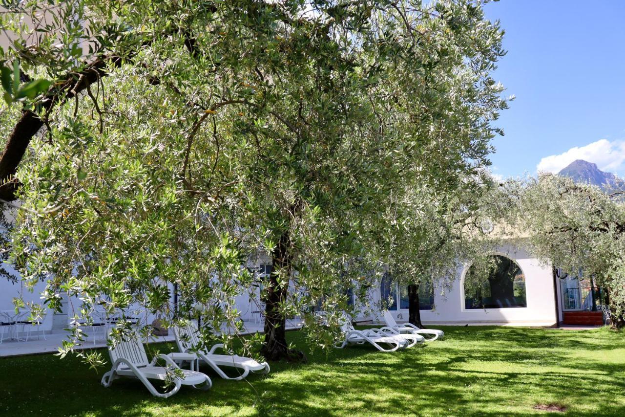 ريفا ديل غاردا Aparthotel Englovacanze المظهر الخارجي الصورة