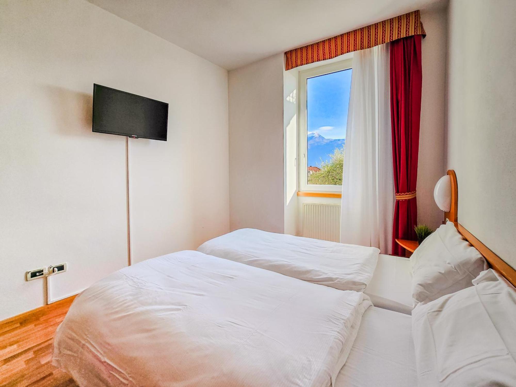ريفا ديل غاردا Aparthotel Englovacanze المظهر الخارجي الصورة