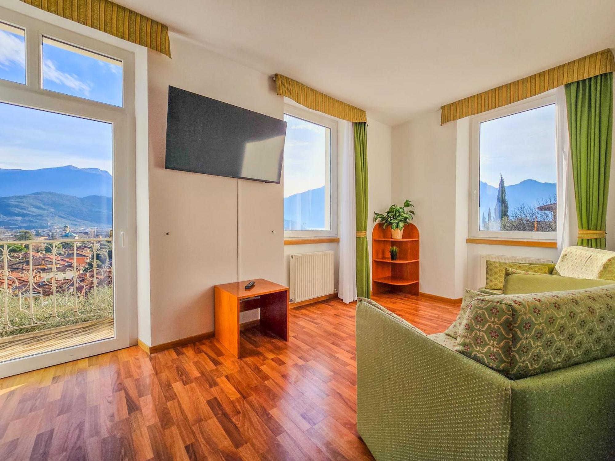ريفا ديل غاردا Aparthotel Englovacanze المظهر الخارجي الصورة