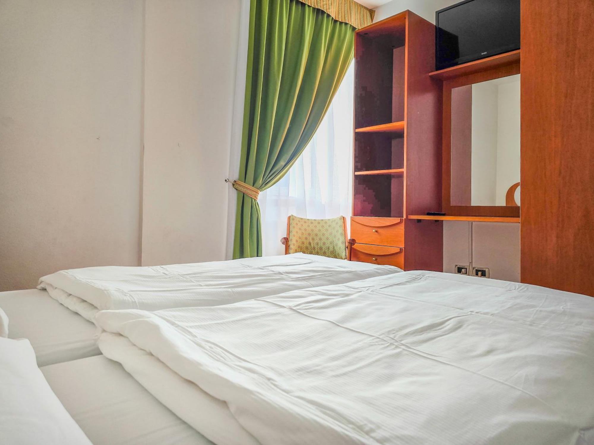 ريفا ديل غاردا Aparthotel Englovacanze المظهر الخارجي الصورة