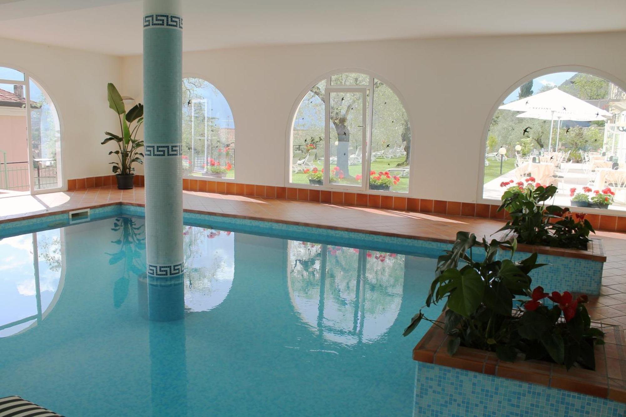 ريفا ديل غاردا Aparthotel Englovacanze المظهر الخارجي الصورة